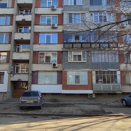 Уютен Апартамент В Търговище - 2 Спални И Кухня Ngoại thất bức ảnh