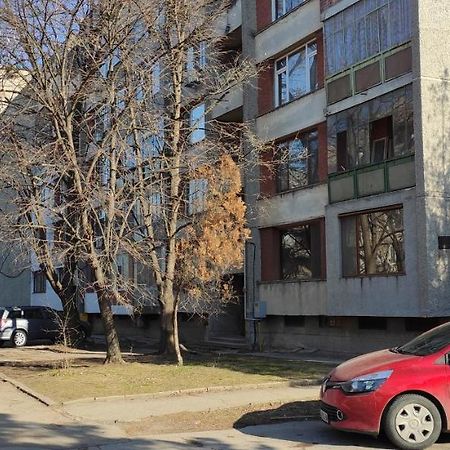 Уютен Апартамент В Търговище - 2 Спални И Кухня Ngoại thất bức ảnh