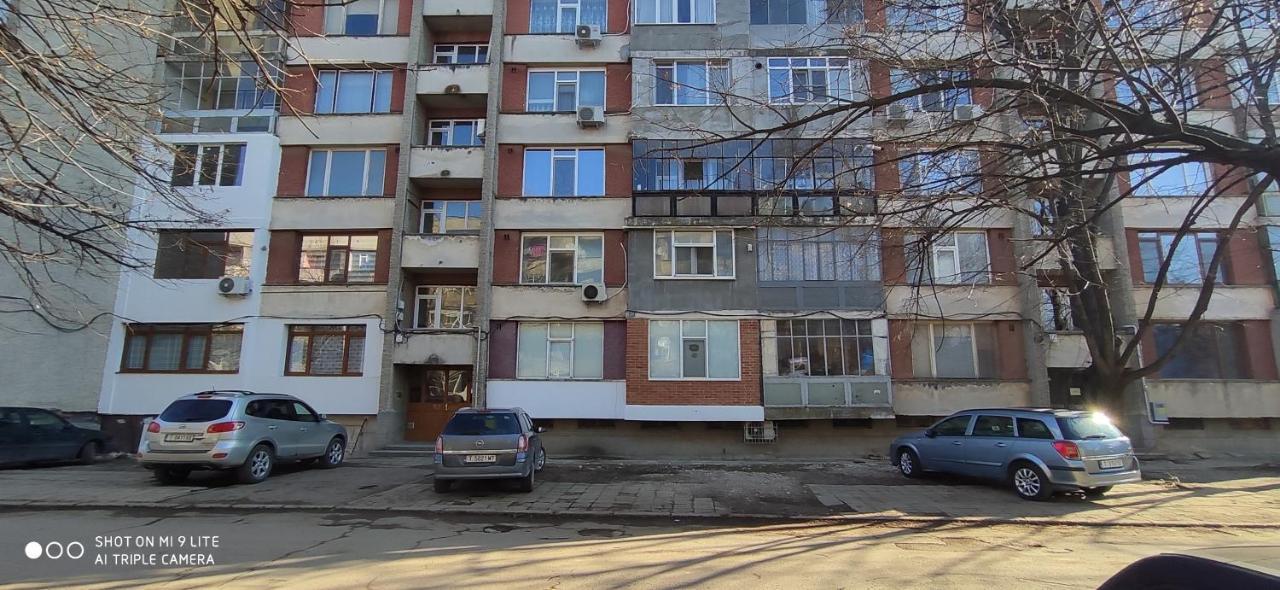 Уютен Апартамент В Търговище - 2 Спални И Кухня Ngoại thất bức ảnh