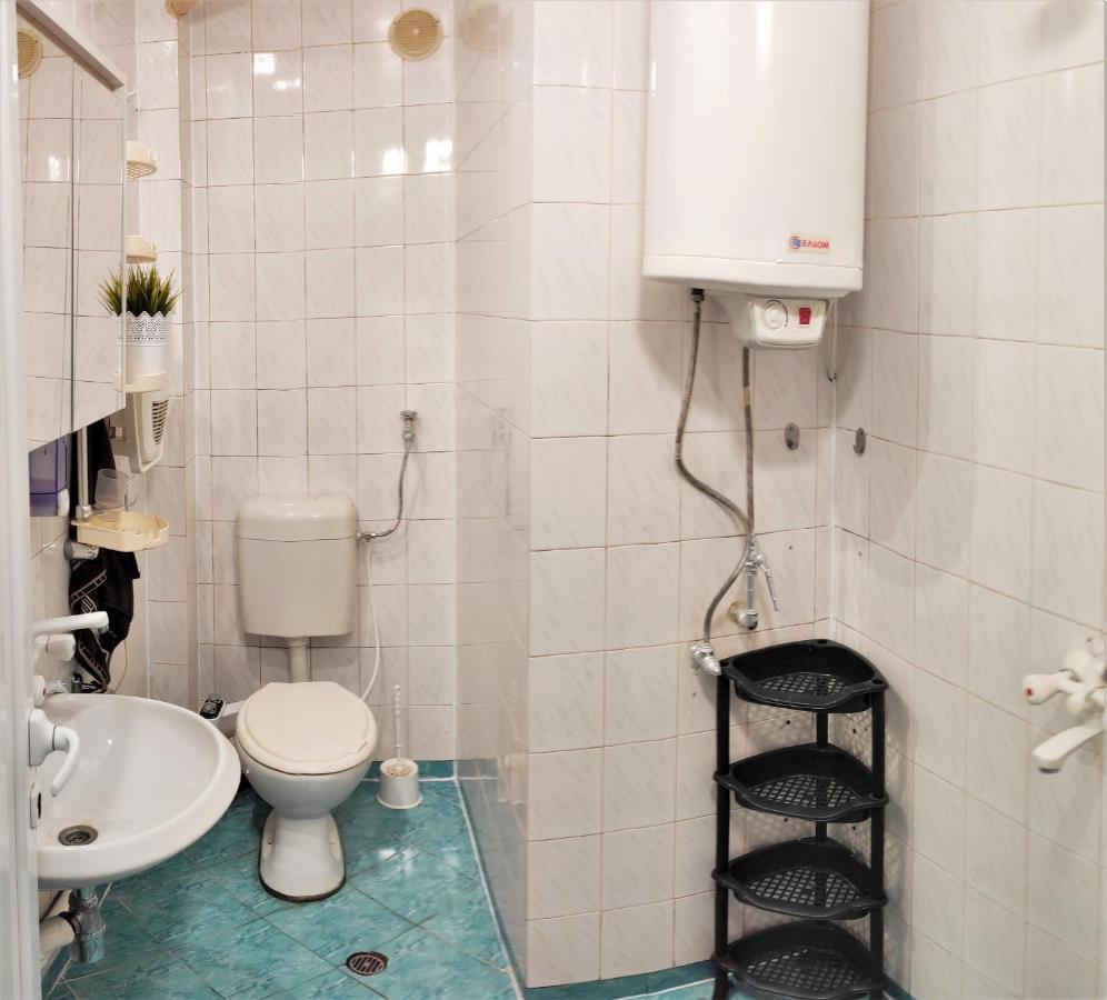 Уютен Апартамент В Търговище - 2 Спални И Кухня Ngoại thất bức ảnh
